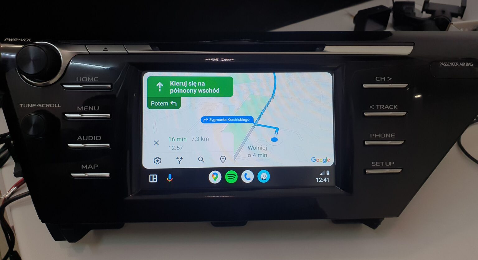 Aktywacja Android Auto i CarPlay w Toyocie Camry Hadron.pl Blog